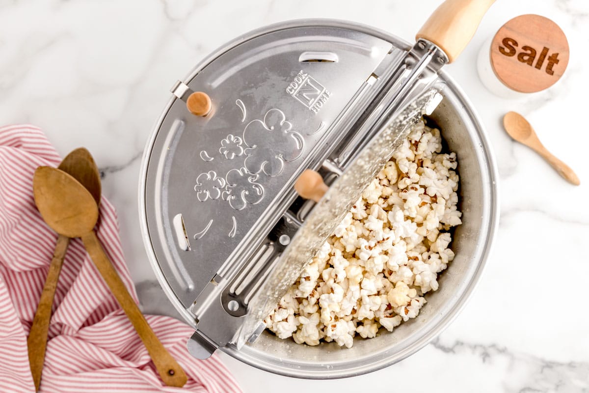 How to make kettle corn in a popper