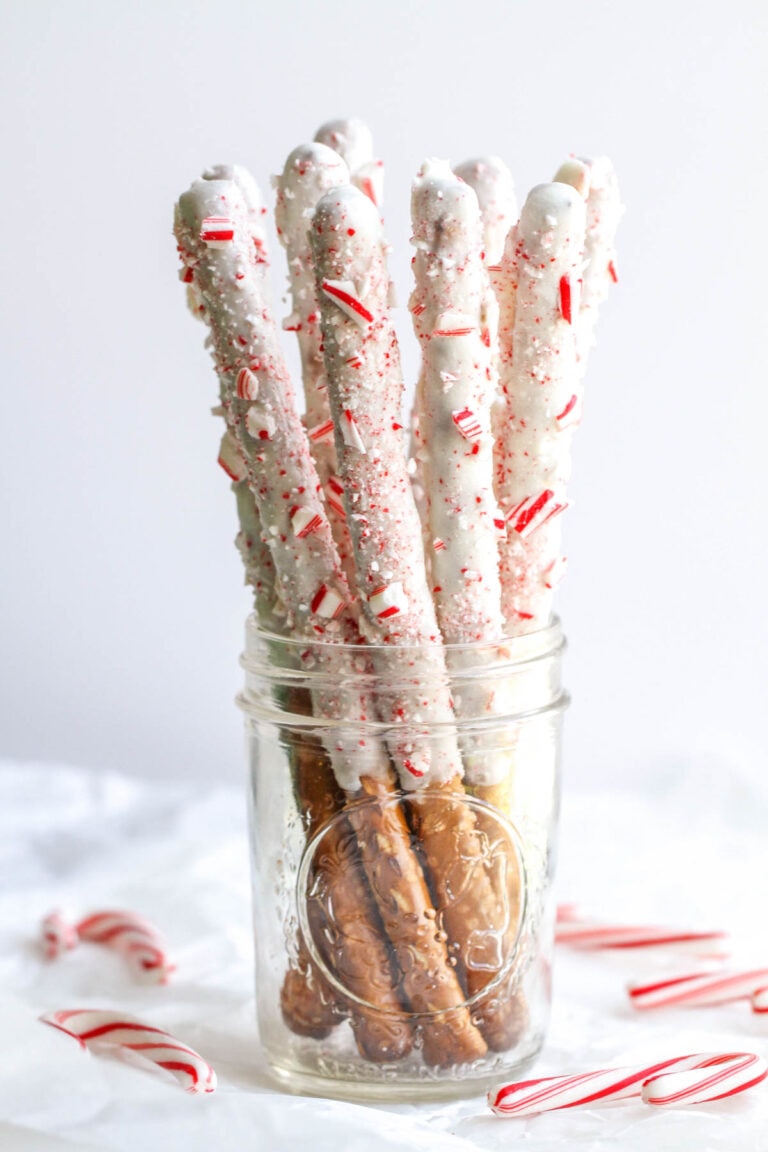 White Chocolate Peppermint Pretzels {Easy + Festive} Lil' Luna