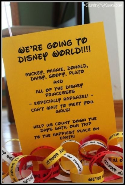 10 Creative Ways to Reveal a Disney Vacation - so many great ideas!! Saving this list for our trip to the Happiest Place on the Earth!