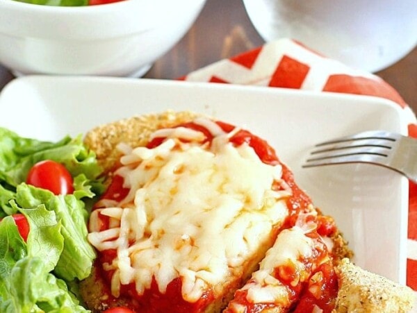 Comfort food gets lightened up with this Skinny Chicken Parmesan! Healthy, easy and totally delicious!