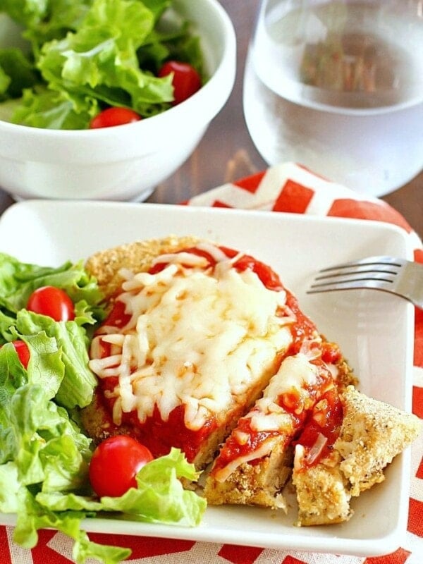 Comfort food gets lightened up with this Skinny Chicken Parmesan! Healthy, easy and totally delicious!