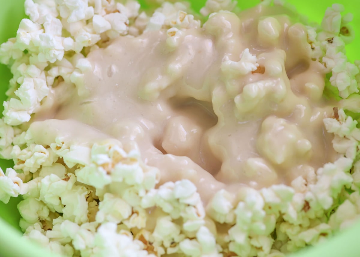 Gooey birthday cake popcorn