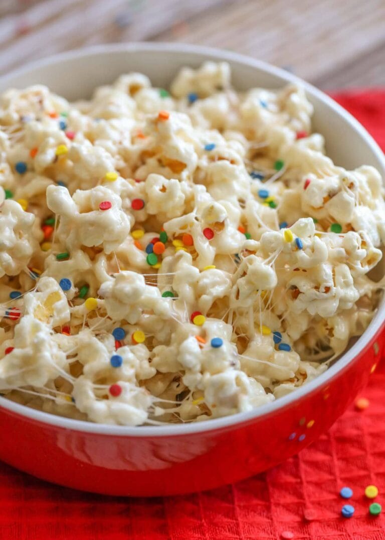 Birthday Cake Popcorn {Cake Batter Flavored} | Lil' Luna