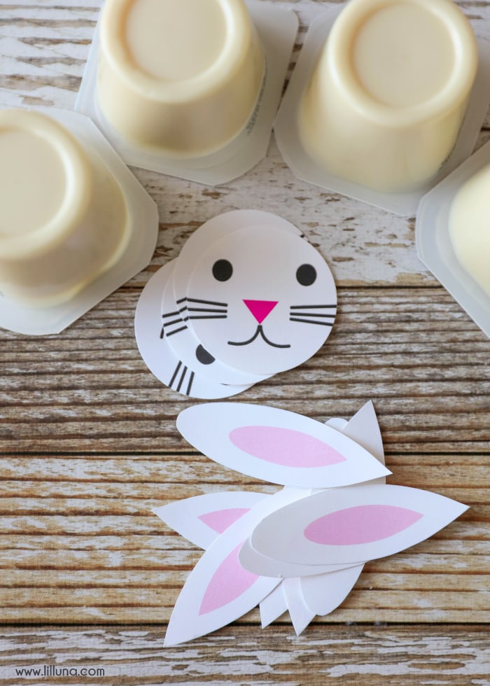 Easter Bunny Pudding Cups!! Such a cute idea for Easter parties and events. Get the free prints for these bunnies on lilluna.com