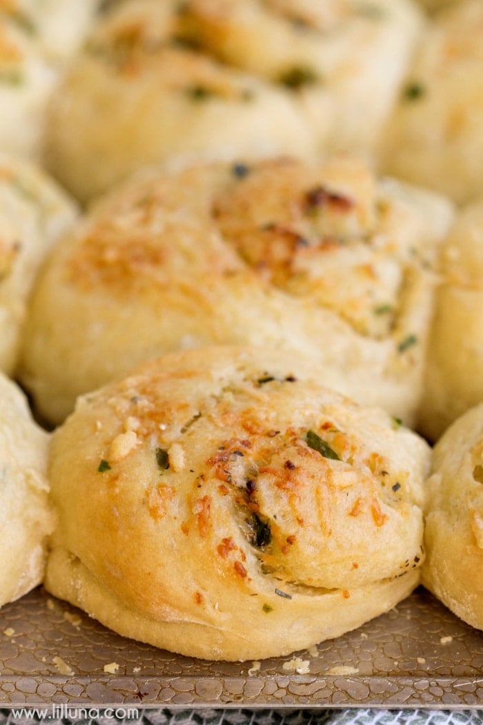 Cheesy Garlic Rolls - Lil' Luna