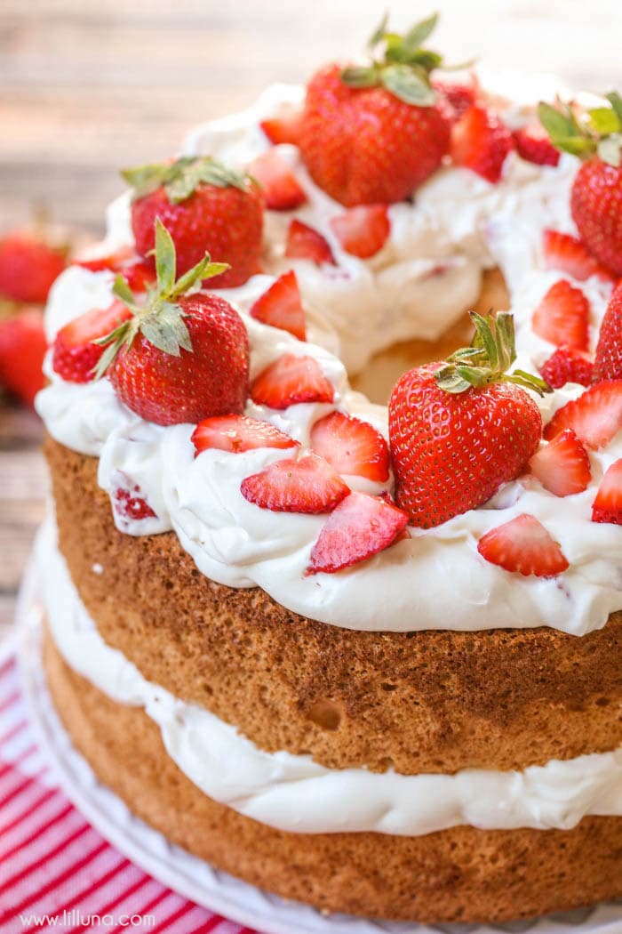 Strawberries and Cream Angel Food Cake - a sweet and delicious dessert filled with a creamy layer and topped with strawberries. It's so simple and so delicious!