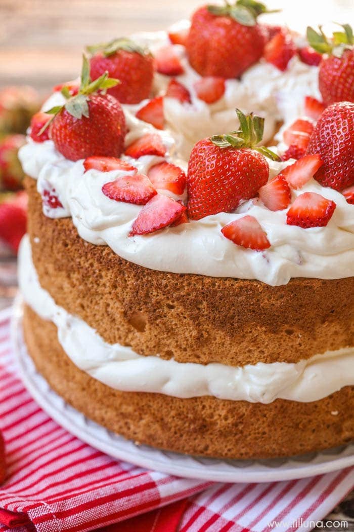 Strawberries and Cream Angel Food Cake - a sweet and delicious dessert filled with a creamy layer and topped with strawberries. It's so simple and so delicious!