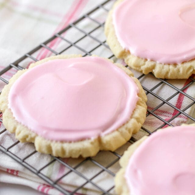 Copycat Swig Cookies {Frosted Sugar Cookies} | Lil' Luna