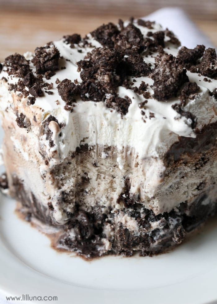 Oreo Ice Cream Cake {Just 5 Ingredients!}