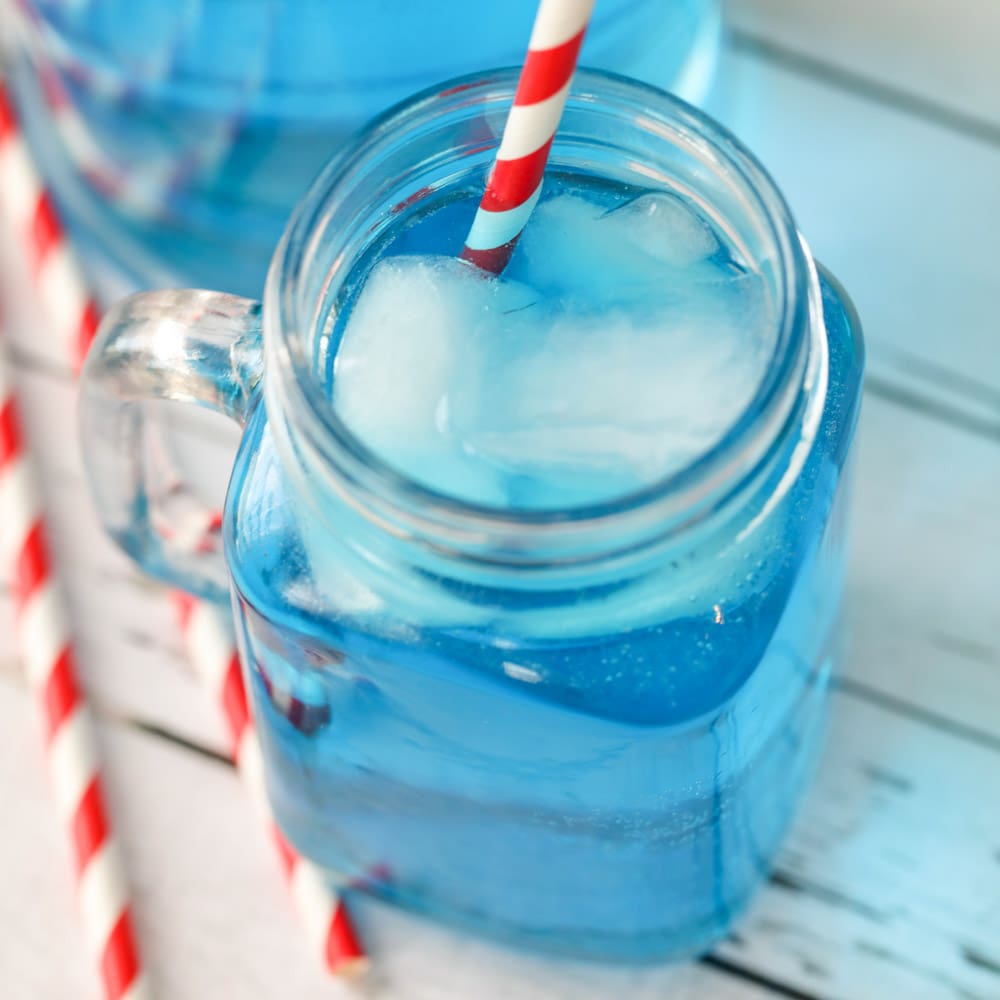 4th of July Drinks - Copycat sonic ocean water in a glass mug with a straw.