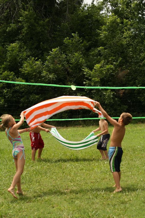 15 games that are perfect for family reunions and get togethers! Ranging from outdoor fun, to guessing games, there are activities for all ages!! { lilluna.com }