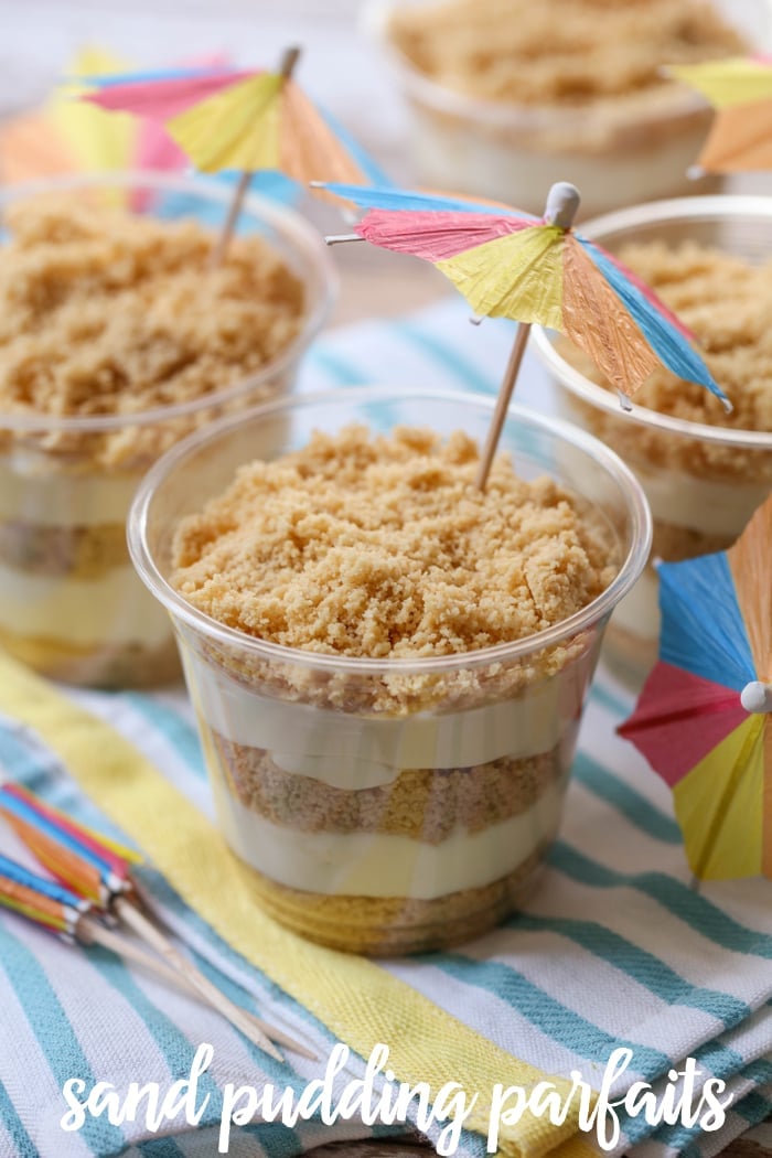 Sand Pudding Parfaits - a delicious Golden Oreo dessert with layers of pudding cream between.