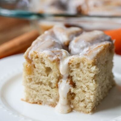 Pumpkin Cinnamon Roll Cake with Pumpkin Spice Glaze | Lil' Luna