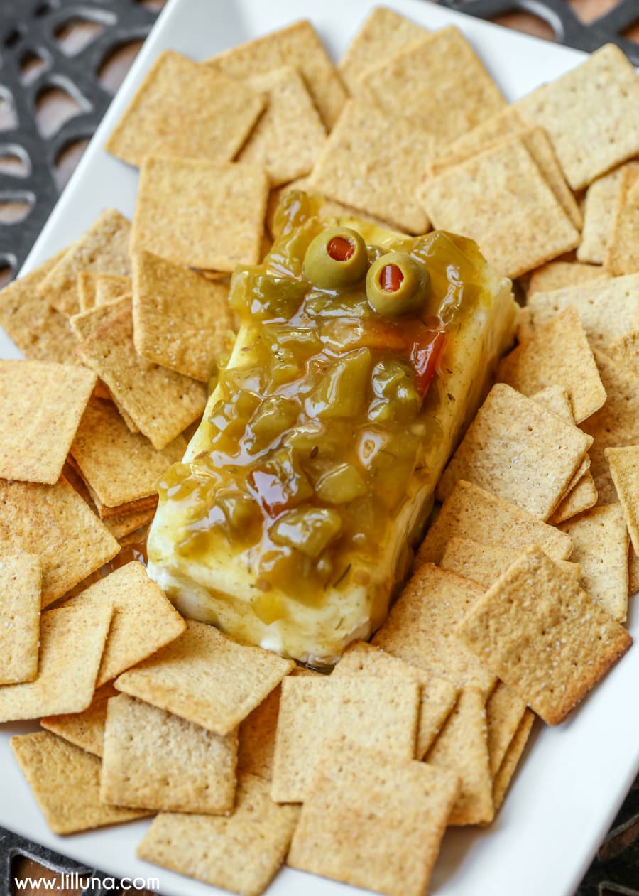 Spooky Green Chili Cream Cheese Dip-perfektní předkrm pro vaši Halloweenskou párty!