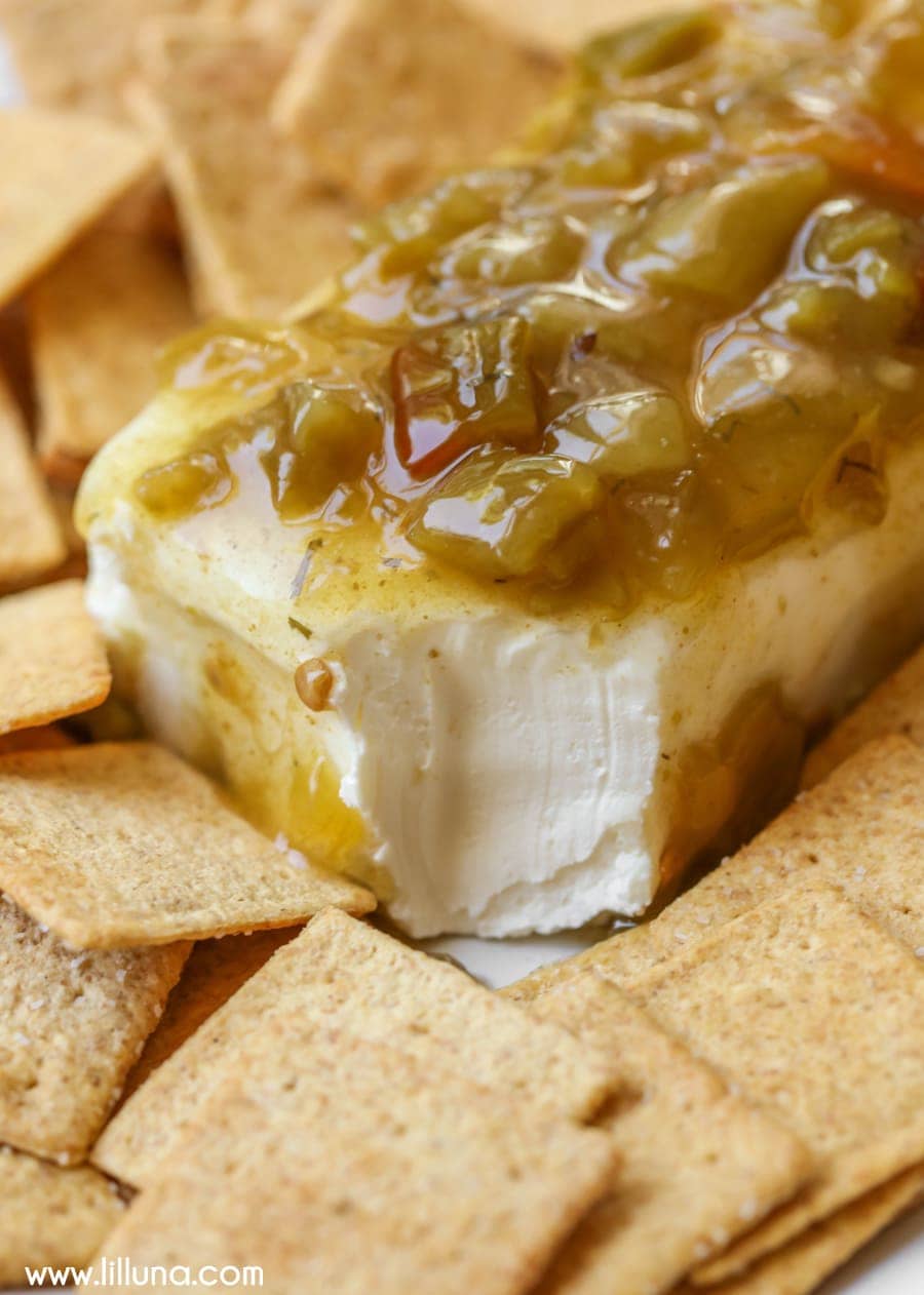 Green Chili Cream Cheese Dip-en av våra favorit aptitretare som är utsökt och tar bara 1 minut att göra!!
