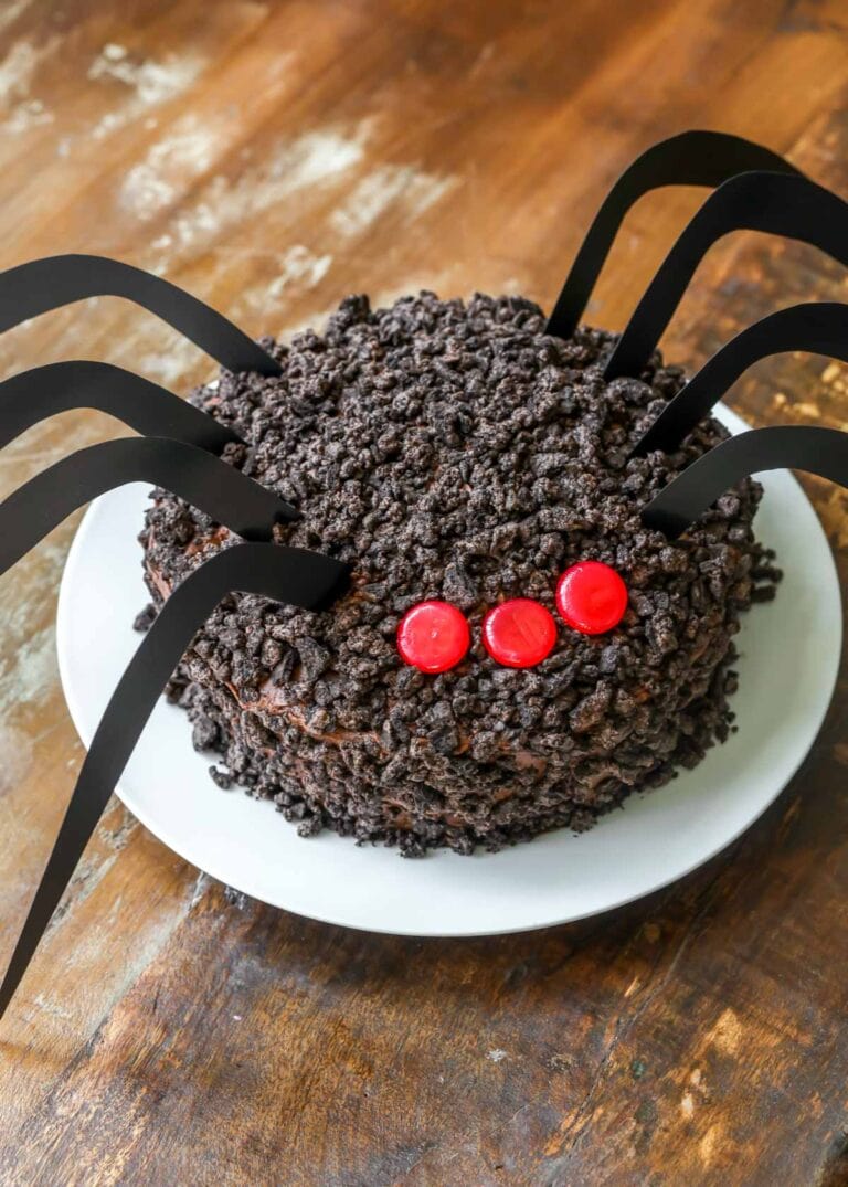 Chocolate Oreo Spider Cake {Spooky + Kid-Friendly} | Lil' Luna