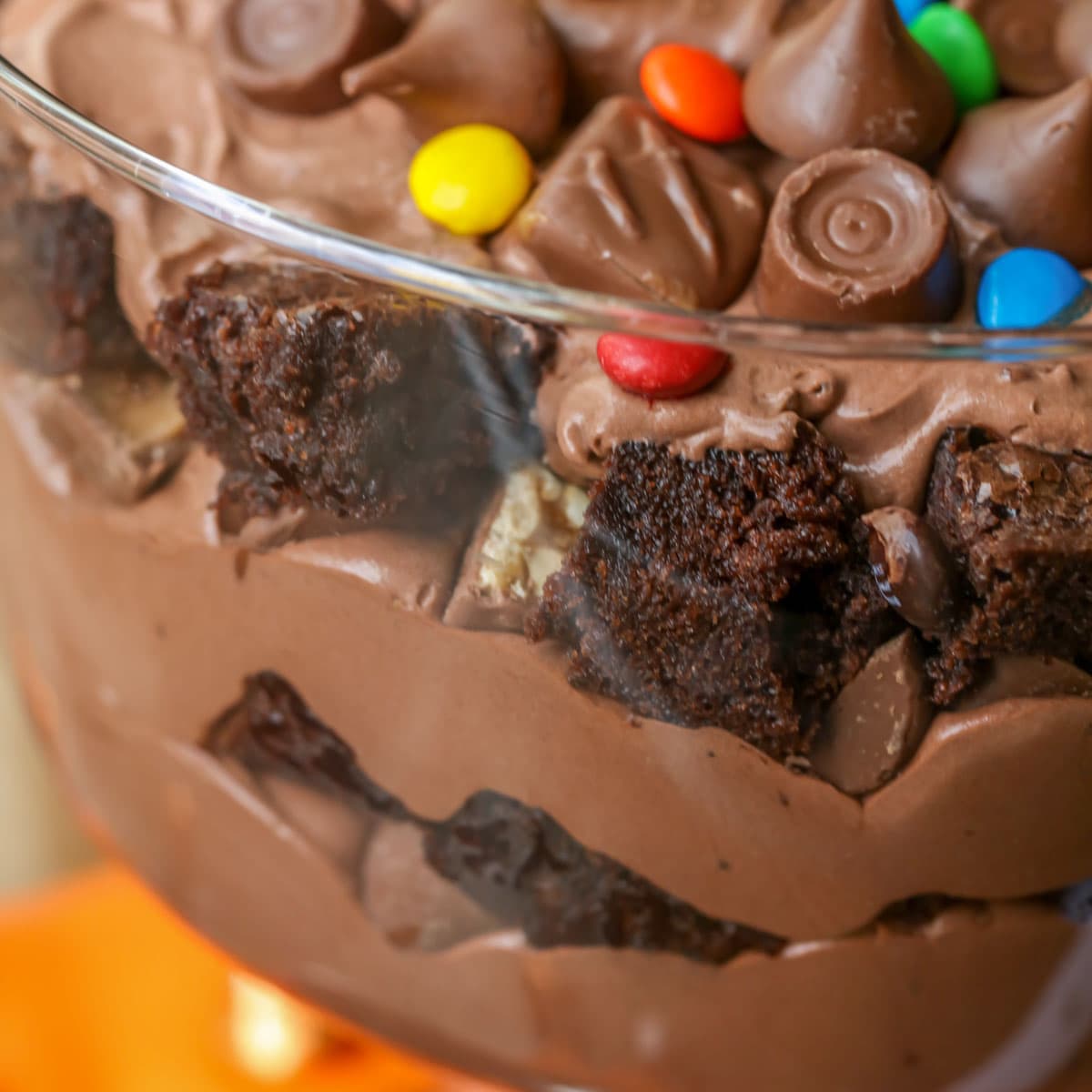 Layers of brownie and pudding topped wtih candy