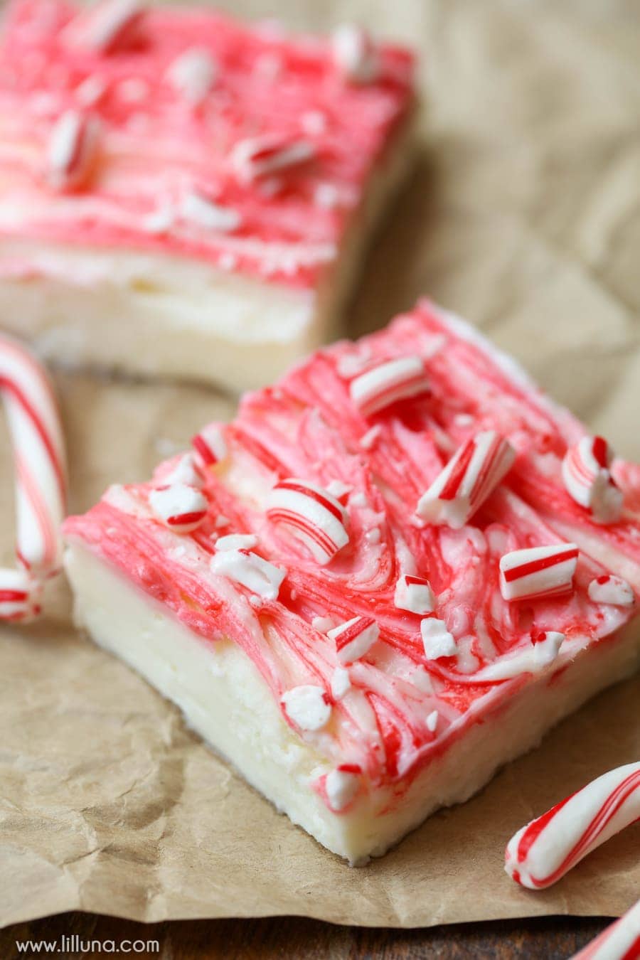 Peppermint Cheesecake Bars {No-Bake Dessert} | Lil' Luna