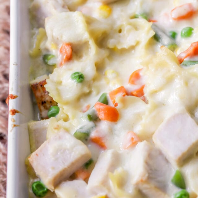 Creamy Turkey And Noodles {EASY Leftover Turkey Dish} | Lil' Luna