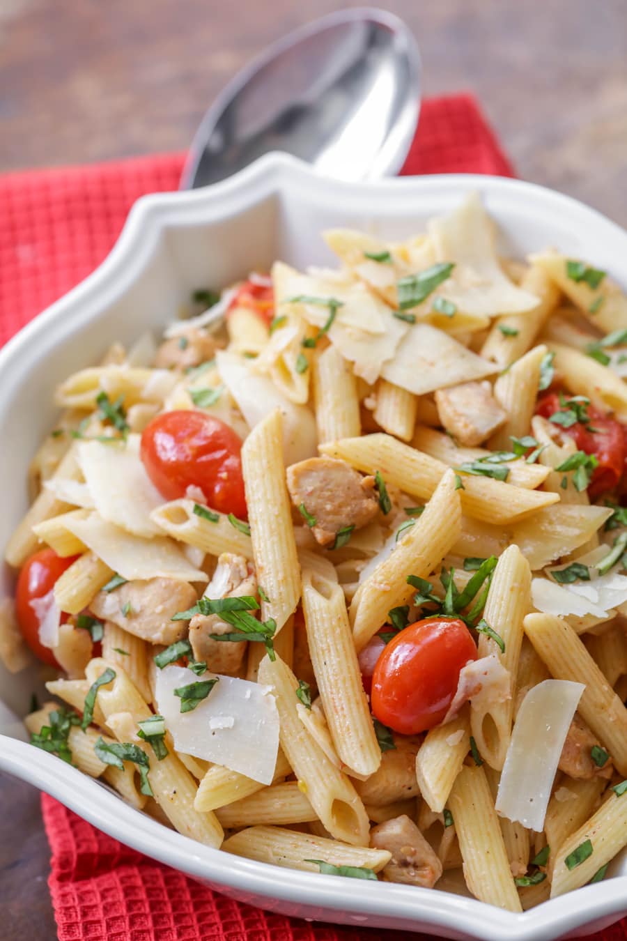 Bruschetta Chicken Pasta - perfect for barbecues and get togethers. It's filled with penne, chicken, tomatoes, basil and Parmesan!!