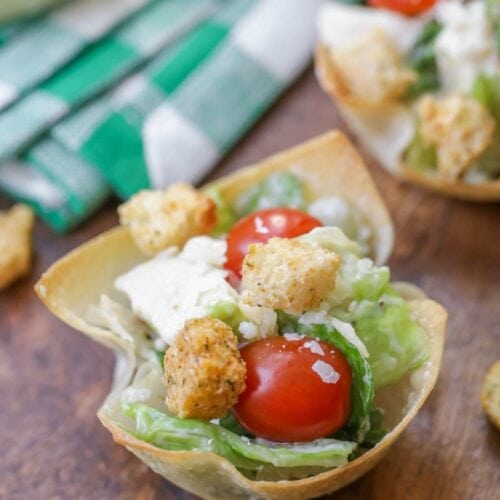 Caesar Salad Cups {Mini Salad Appetizer}