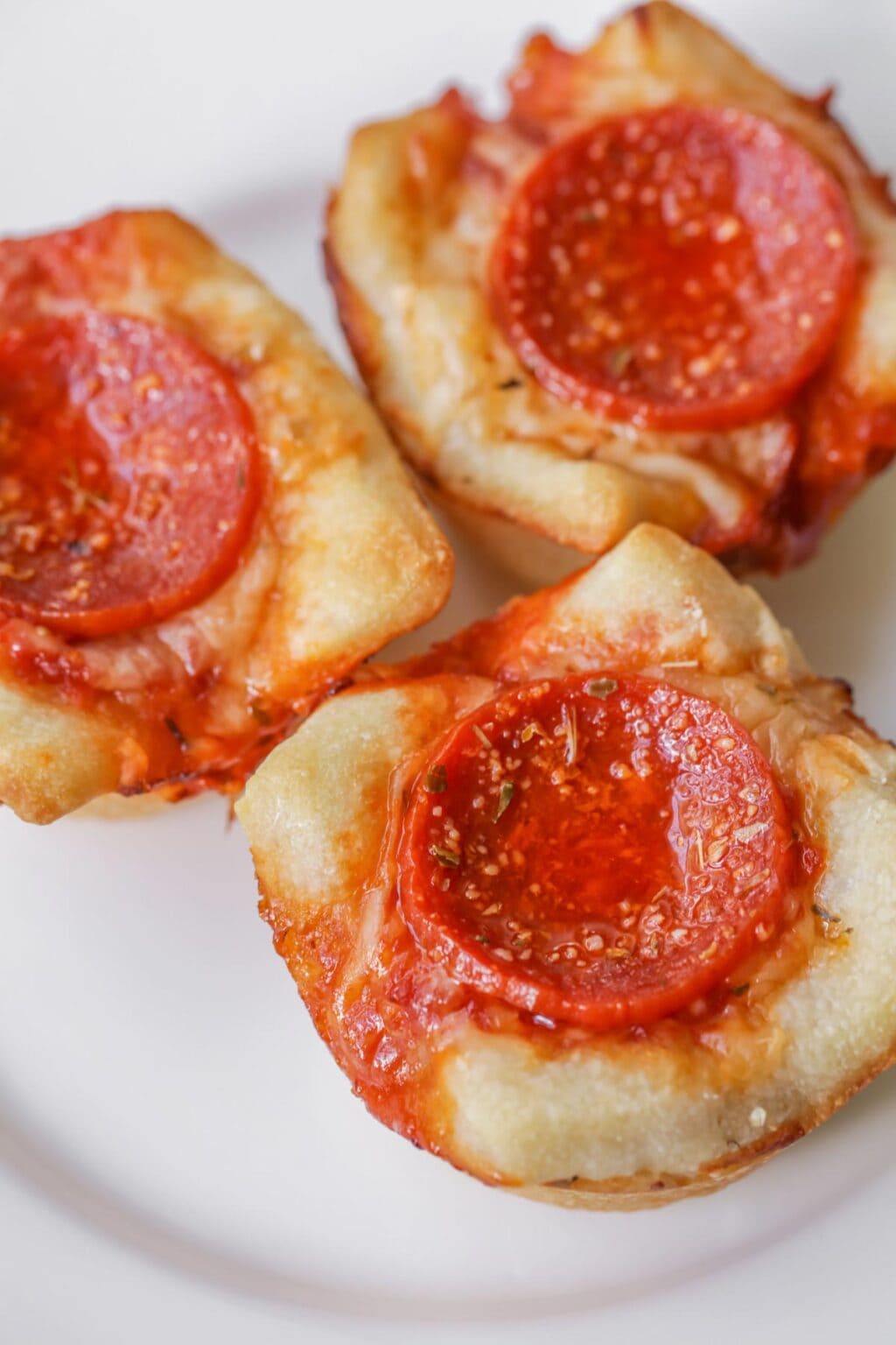 Mini Deep Dish Pizzas {Easily Customizable!} Lil' Luna