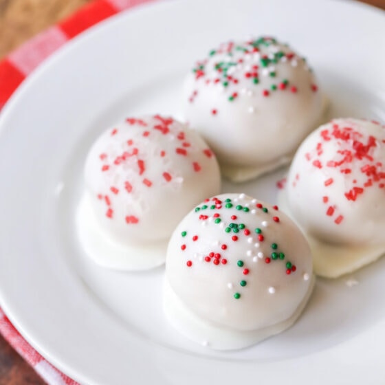 Peanut Butter Snowballs {Only 4 Ingredients} | Lil' Luna
