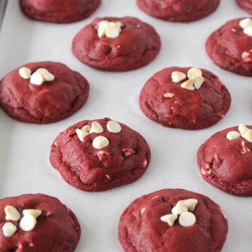 Red Velvet White Chocolate Chip Cookies {Easy + Delish} | Lil' Luna