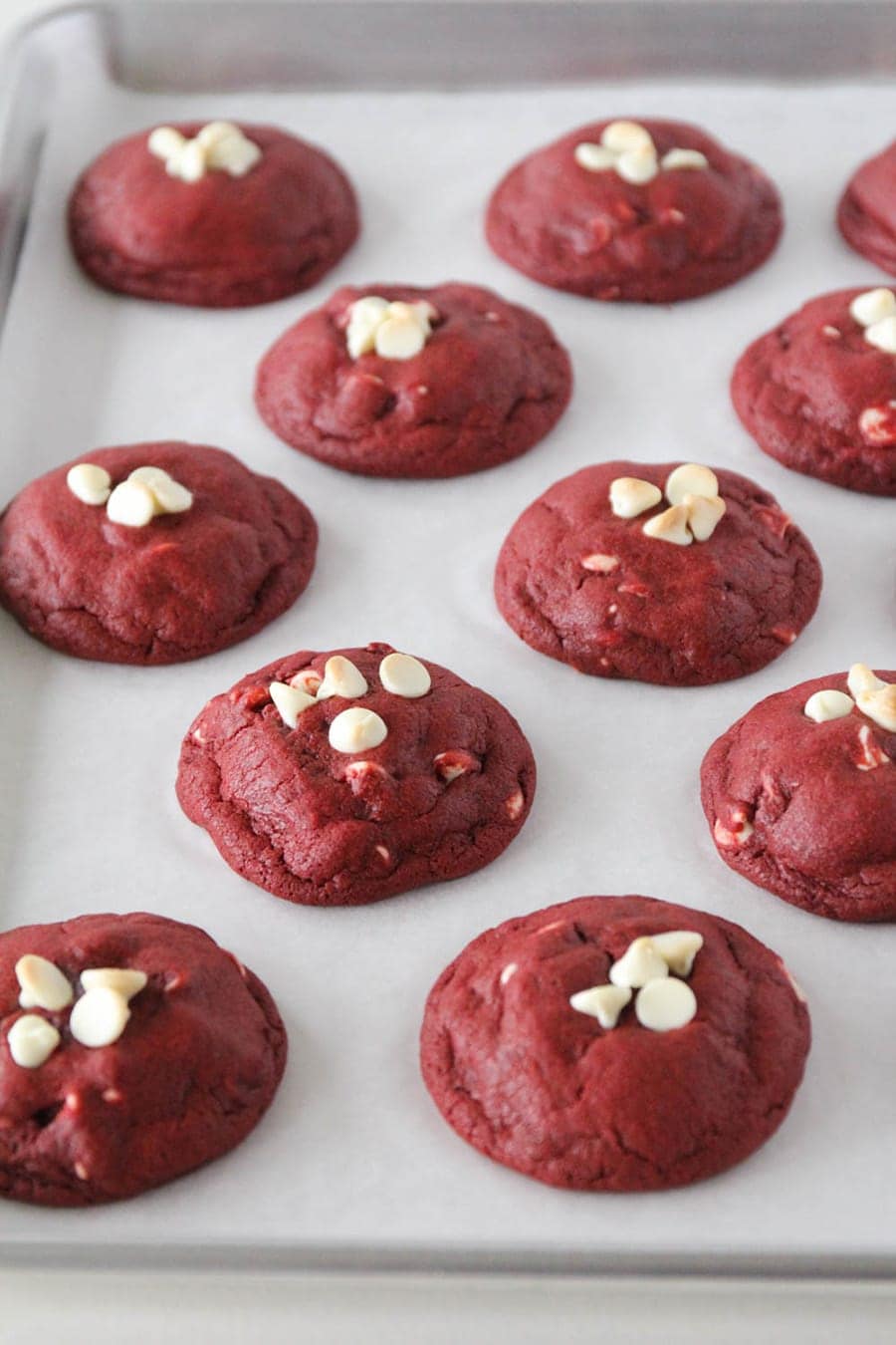 Red Velvet White Chocolate Chip Cookies - Lil' Luna