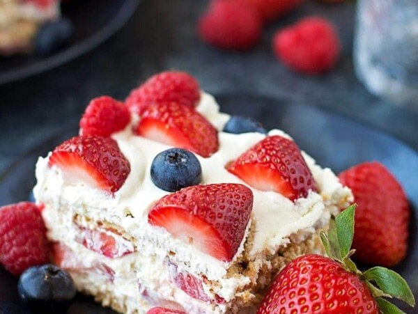Easy No-Bake Berry Icebox Cake