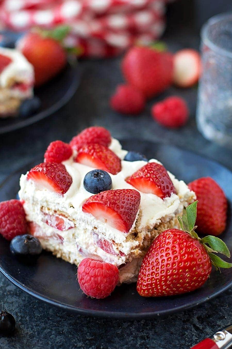 Strawberry Icebox Cake {No Bake} - CakeWhiz