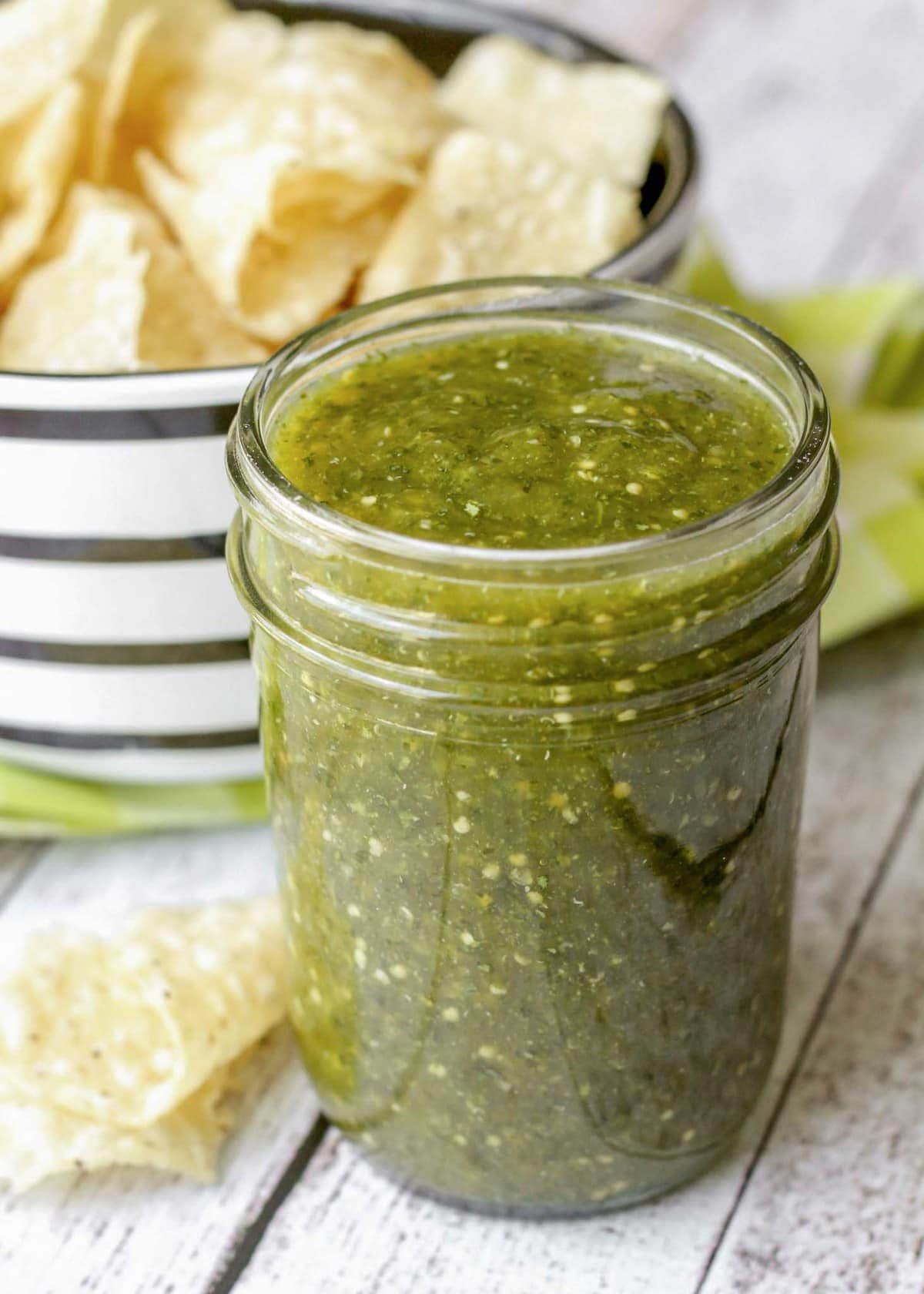 Salsa Verde Recipe (aka Green Salsa) - Made in 2 minutes! | Lil' Luna