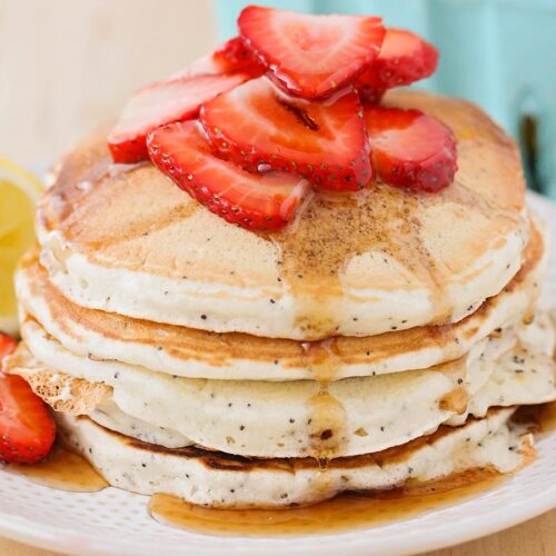 Lemon Poppy Seed Pancakes {Light & Fluffy} | Lil' Luna