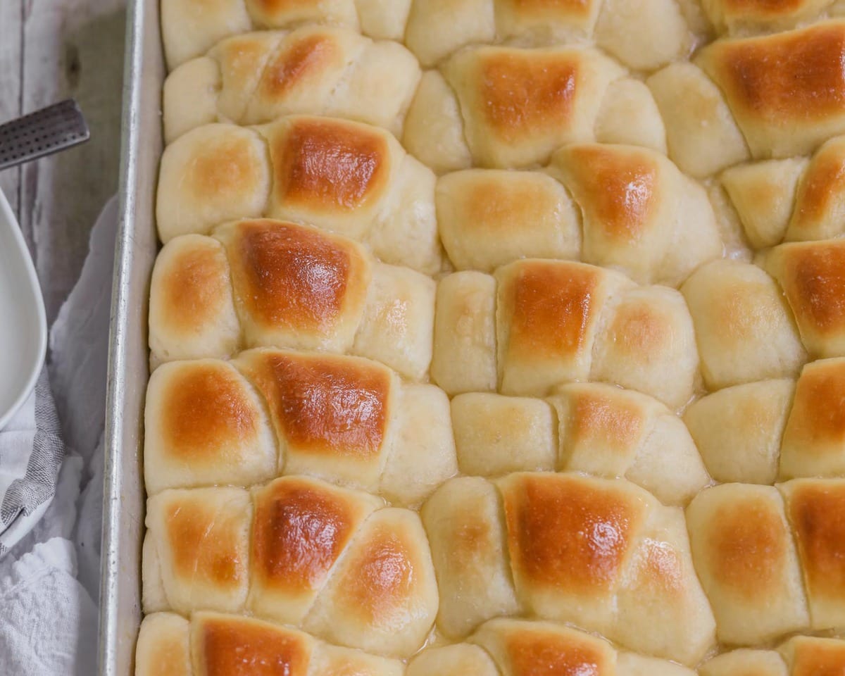 Dinner rolls on a baking sheet. 