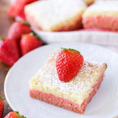 Easy Strawberry Butter Cake {Made with Cake Mix} | Lil' Luna