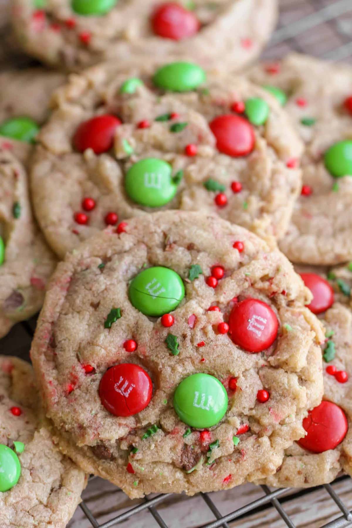 baking christmas cookies with friends