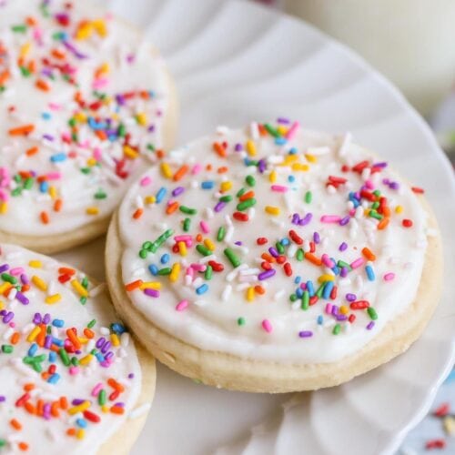 The BEST Frosted Sugar Cookies {+VIDEO} | Lil' Luna