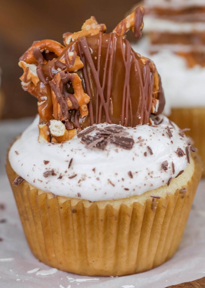 BEST Vanilla Cupcake recipe Lil' Luna