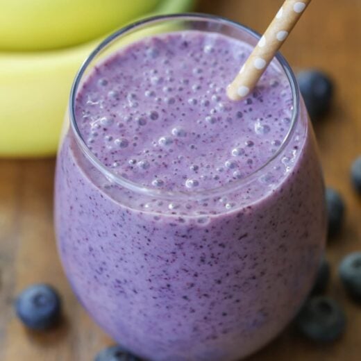 Our Favorite Blueberry Smoothie {5 Ingredients!!} | Lil' Luna
