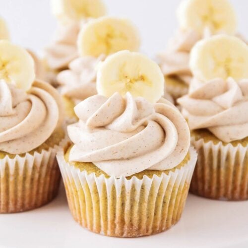 Banana Cupcakes {with Cinnamon Frosting!} +VIDEO | Lil' Luna