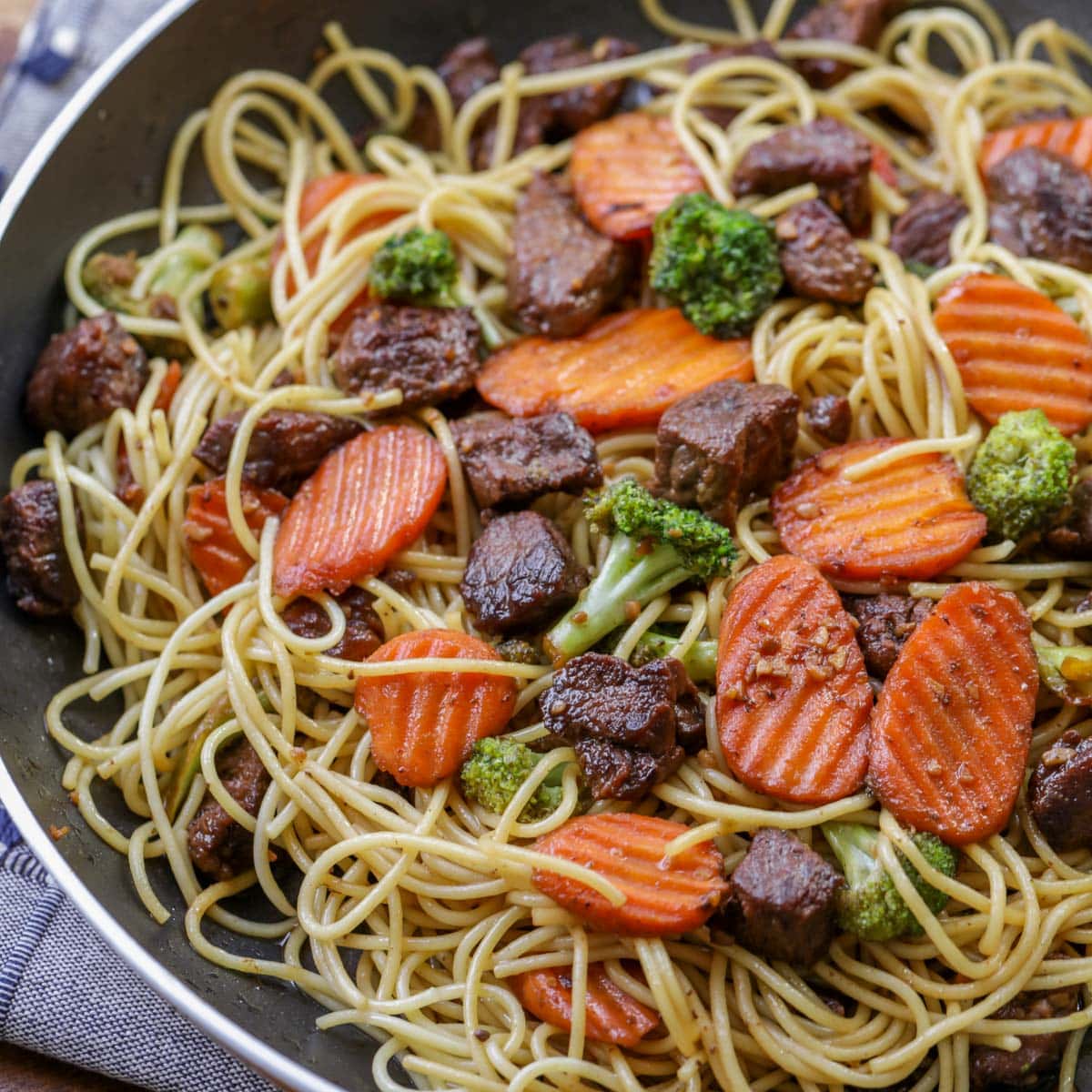 Beef lo mein in a wok.