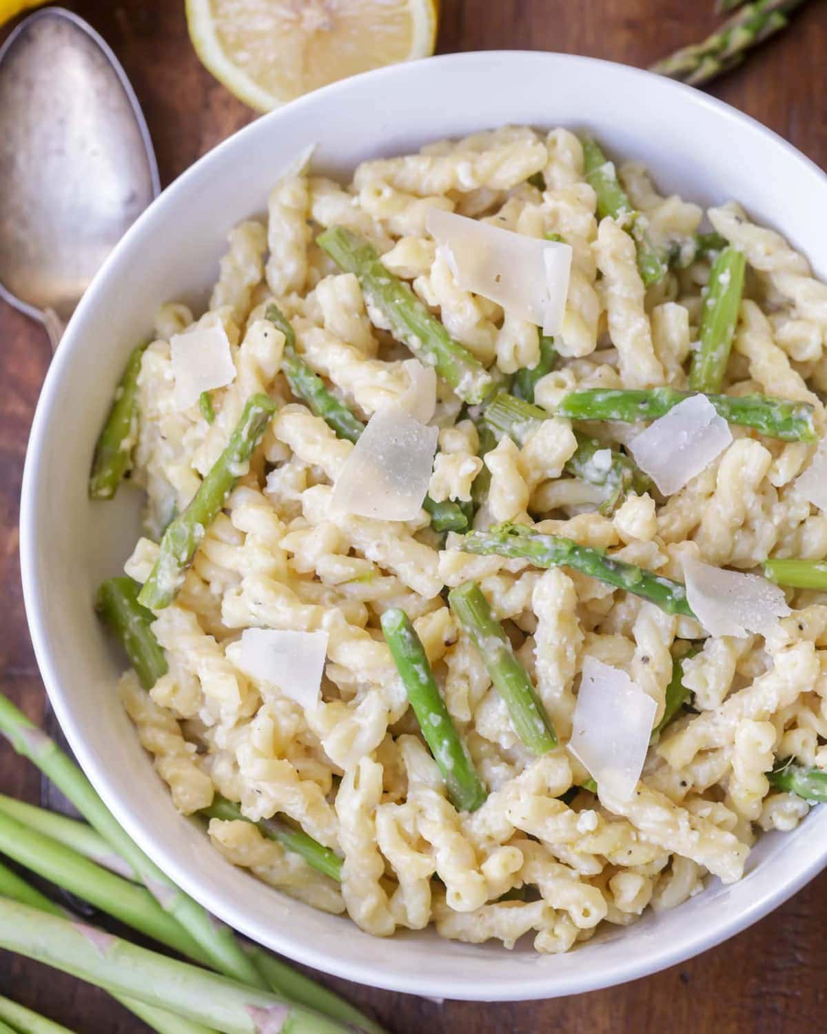 FAVORITE Lemon Pasta with Asparagus Lil' Luna