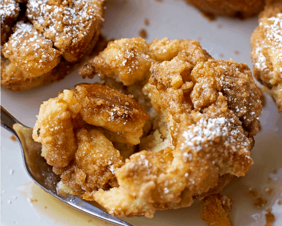 French Toast Muffins {With delicious crumble topping!} | Lil' Luna