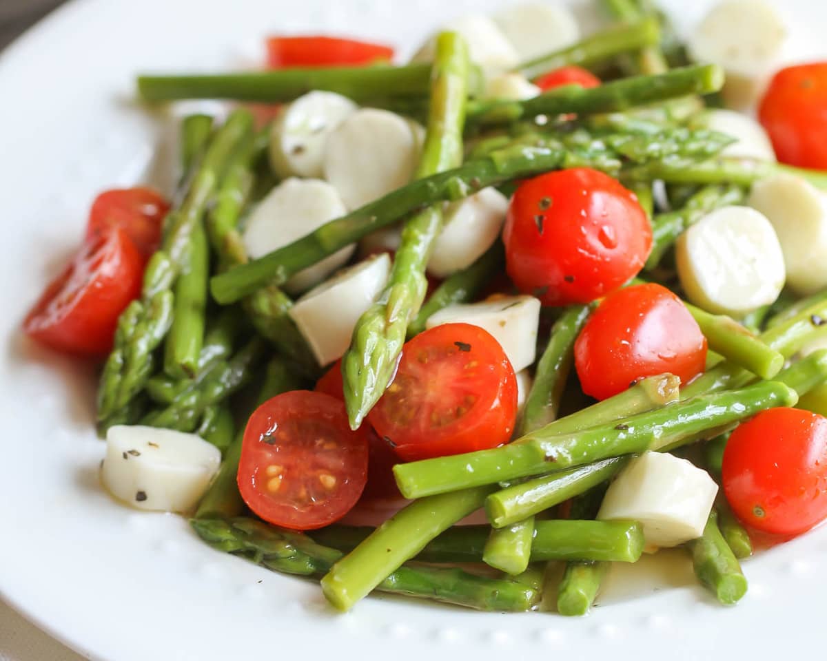 Easy side dishes - asparagus salad served with tomato and mozzarella.