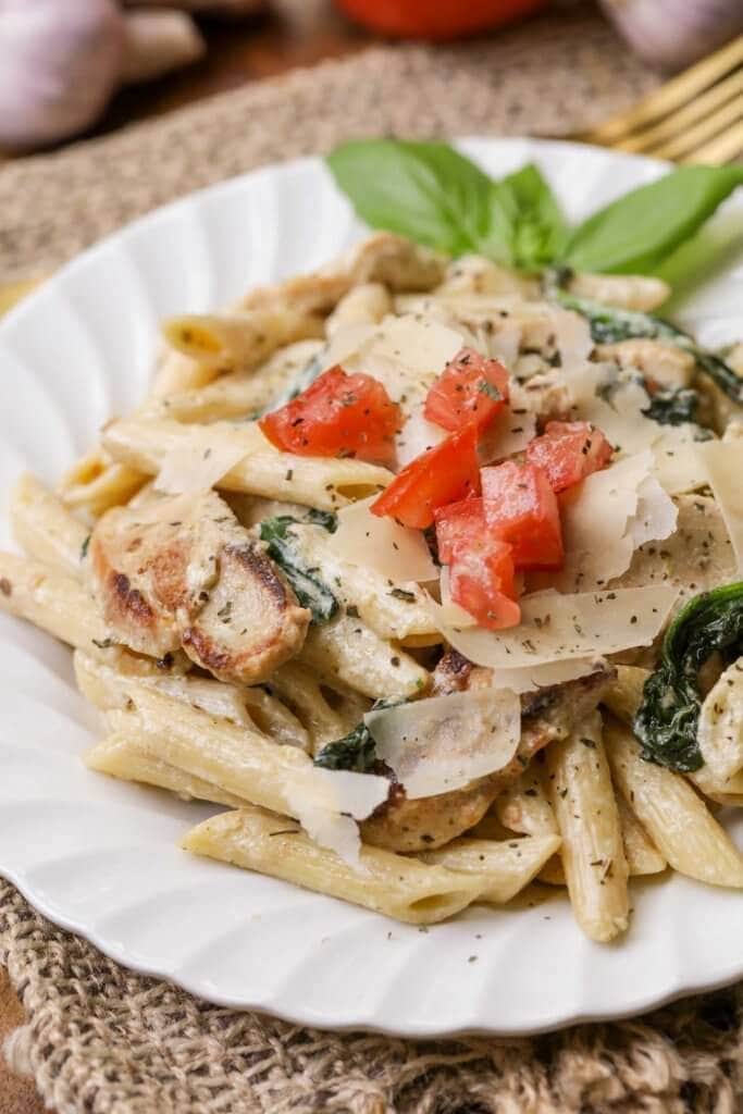 Chicken Florentine Pasta {Family Favorite } | Lil' Luna