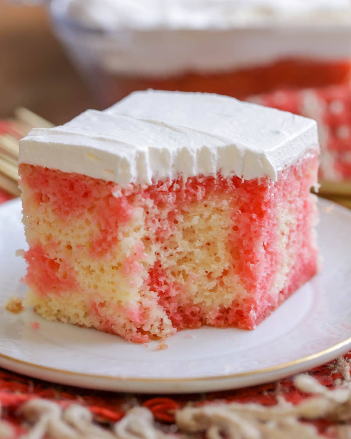 Strawberry Jello Poke Cake • Freutcake