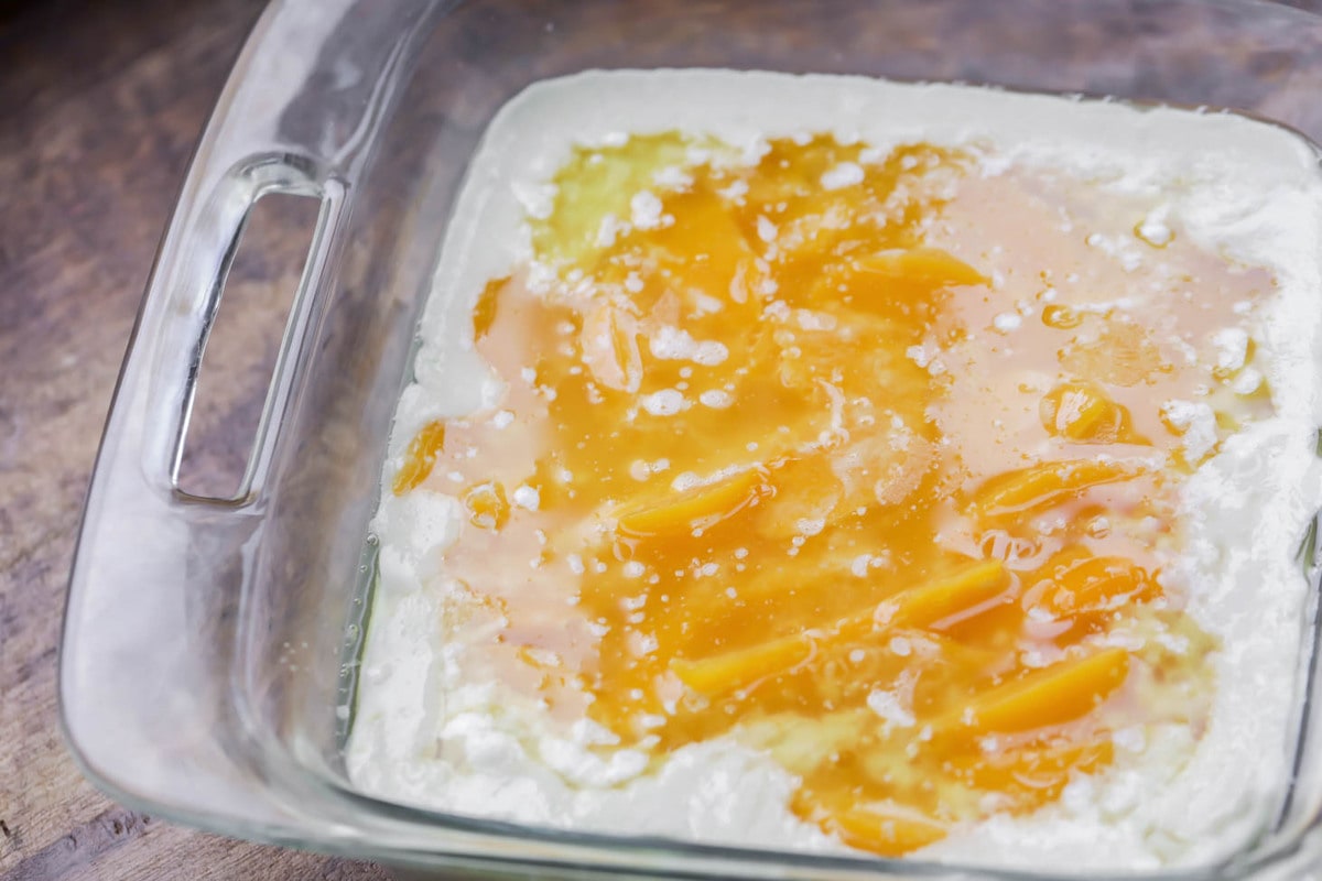 Come fare il Peach Cobbler - cobbler crudo in una teglia