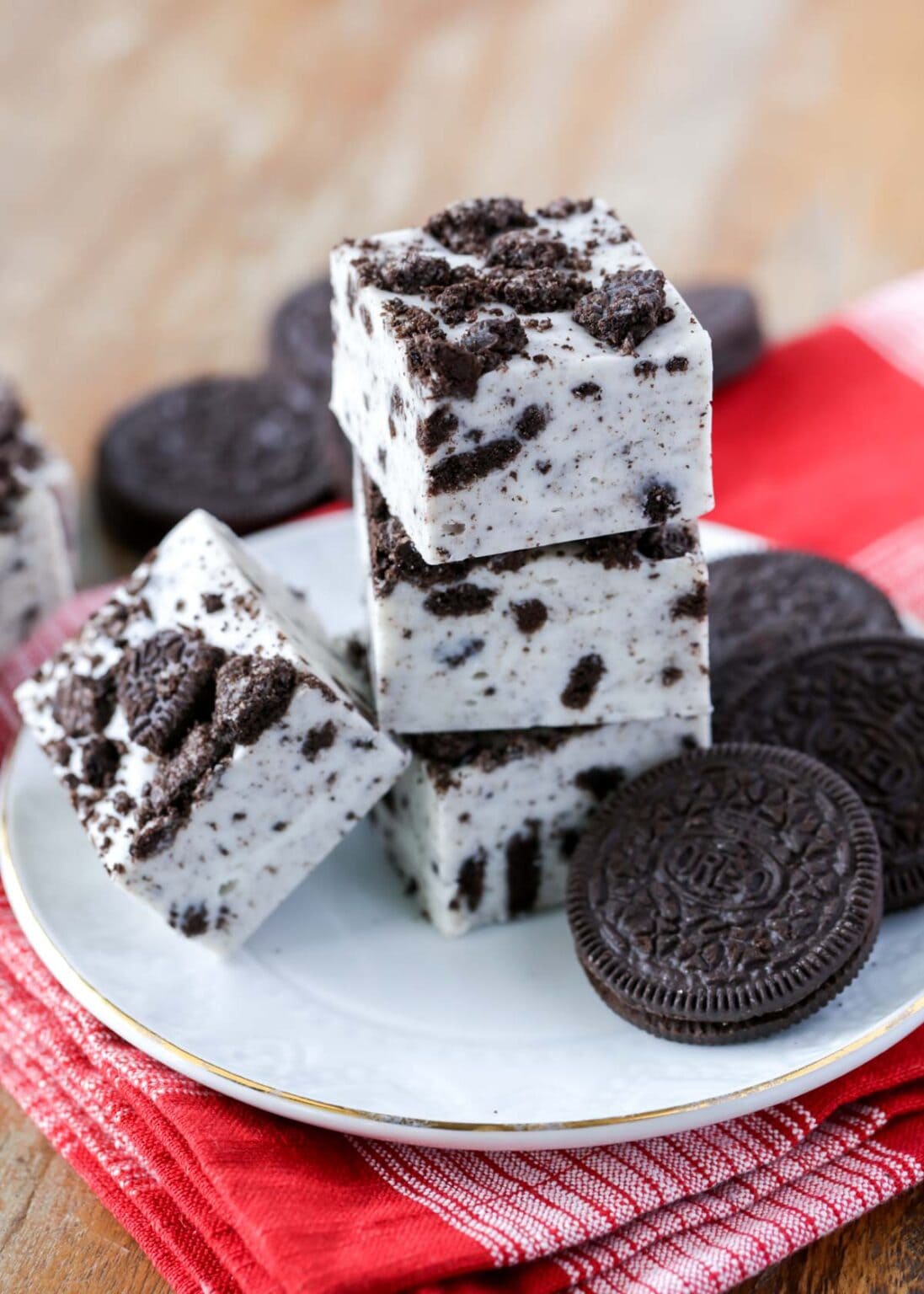 BEST Cookies and Cream Fudge {Decadent + Creamy} Lil' Luna