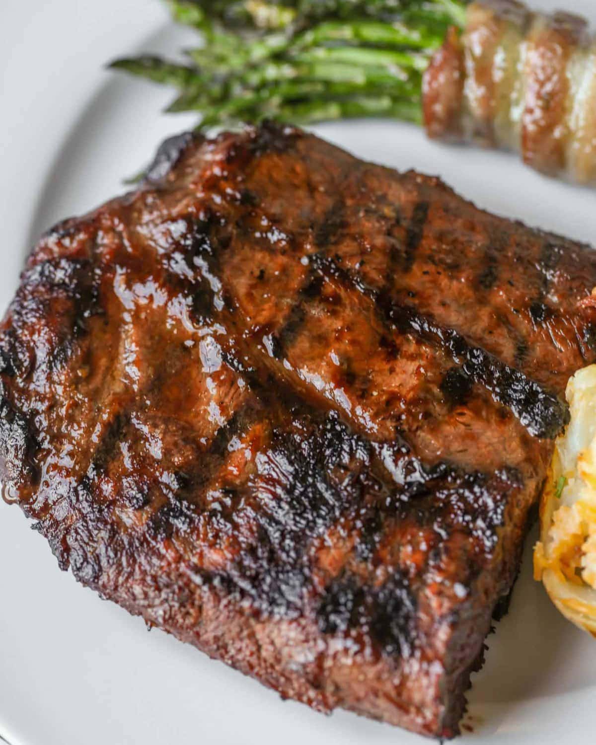 Best steak marinade - steak on plate