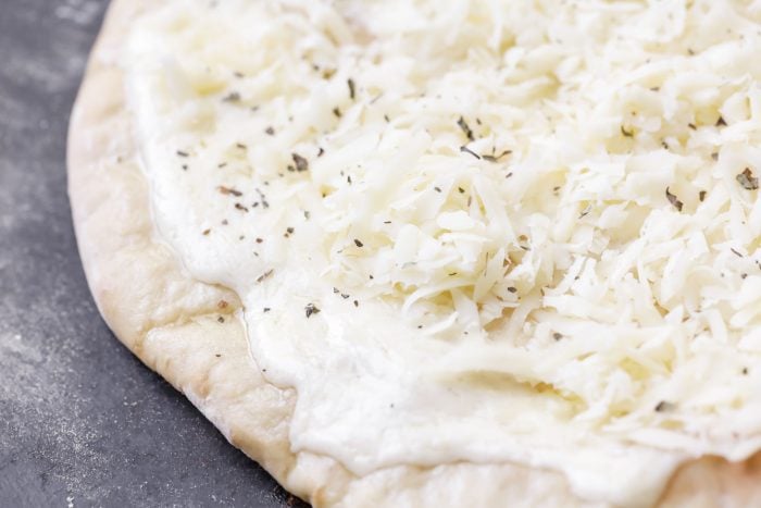This Delicious Chicken Alfredo Pizza is made with a homemade pizza crust, homemade white sauce and is topped with chicken and spinach. Alfredo Pizza Sauce and mozzarella cheese on top of pizza crust